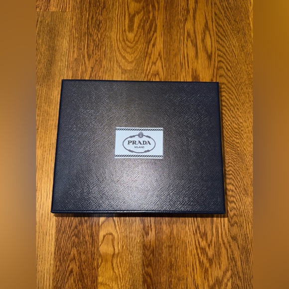 NEW WITH TAGS/IN BOX Prada Re-Edition 1978 Re-Nylon Mini Bucket Bag in Orange - Picture 8 of 8